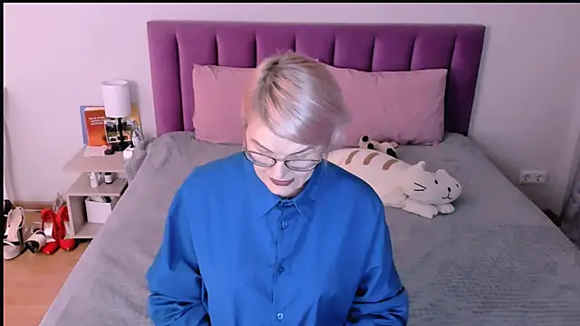 sabrinamacmarren online show from 11-29-25, 02:06