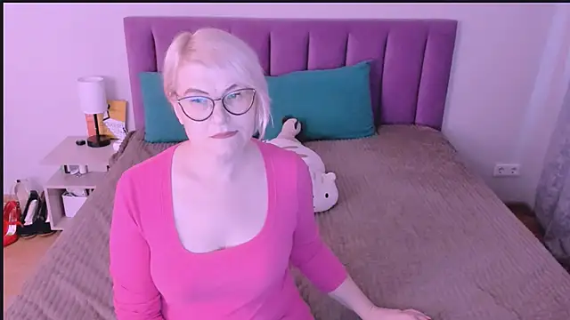 sabrinamacmarren online show from 09-27-25, 03:18