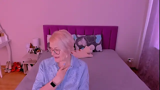 sabrinamacmarren online show from 02-01-26, 01:31