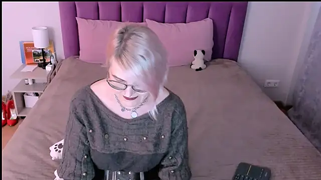 sabrinamacmarren online show from 11-25-25, 12:49