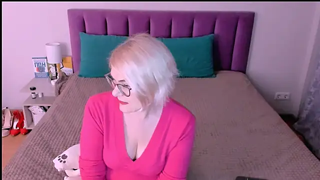 sabrinamacmarren online show from 11-13-25, 03:27