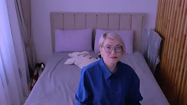 sabrinamacmarren online show from 03-28-26, 09:32