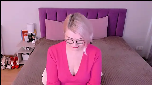 sabrinamacmarren online show from 11-28-25, 08:03