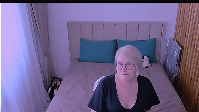 Snapshot of sabrinamacmarren chatting on 04-21-26, 01:50 sabrinamacmarren online show from 04-21-26, 01:50