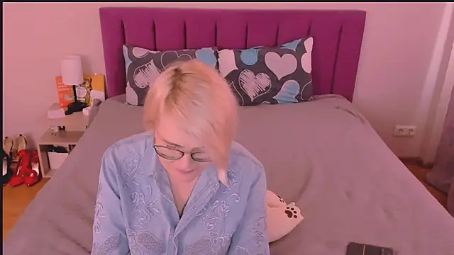 sabrinamacmarren online show from 10-19-25, 01:25