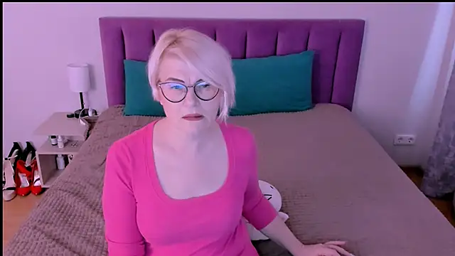 sabrinamacmarren online show from 09-21-25, 03:06