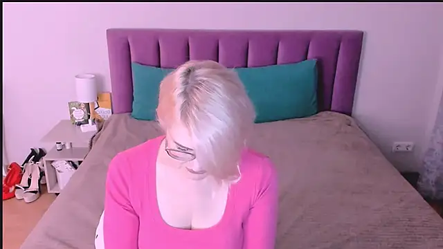 sabrinamacmarren online show from 11-05-25, 04:21