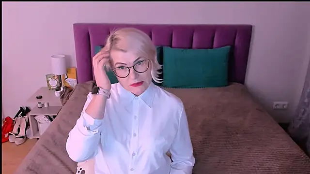 sabrinamacmarren online show from 11-08-25, 02:20