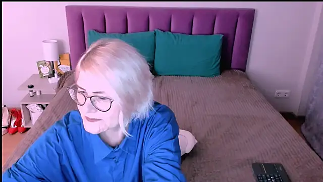 sabrinamacmarren online show from 11-10-25, 05:18