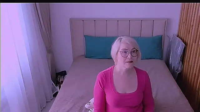 Snapshot of sabrinamacmarren chatting on 04-30-26, 11:39 sabrinamacmarren online show from 04-30-26, 11:39