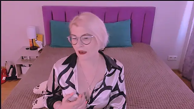 sabrinamacmarren online show from 09-28-25, 11:50