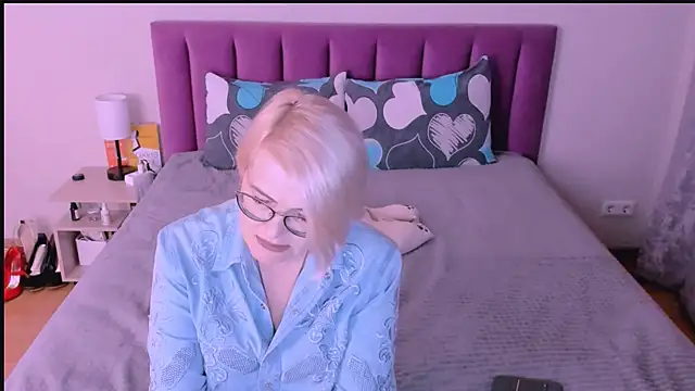 sabrinamacmarren online show from 10-01-25, 04:11