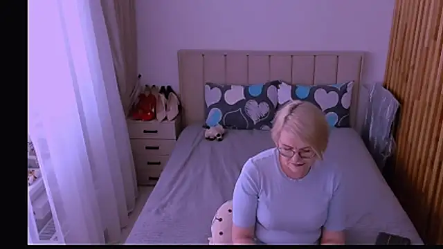 Snapshot of sabrinamacmarren chatting on 05-13-26, 02:02 sabrinamacmarren online show from 05-13-26, 02:02