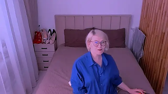 Snapshot of sabrinamacmarren chatting on 05-29-26, 05:30 sabrinamacmarren online show from 05-29-26, 05:30