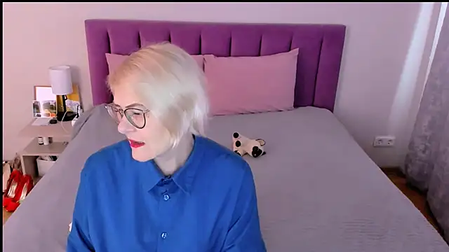 sabrinamacmarren online show from 11-21-25, 09:52