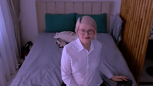 sabrinamacmarren online show from 03-11-26, 02:22