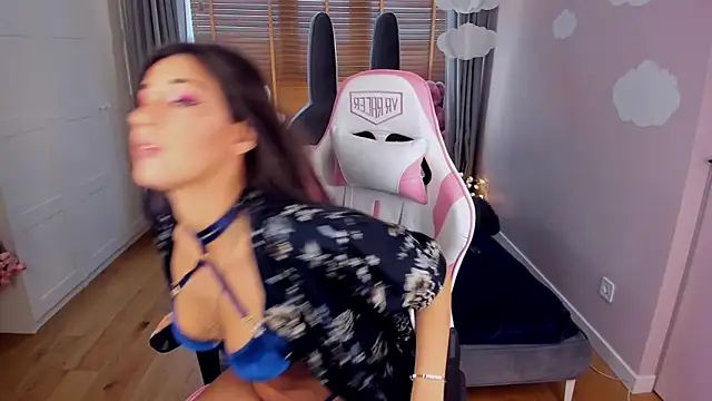 MiaSilkX online show from 10-28-25, 12:15