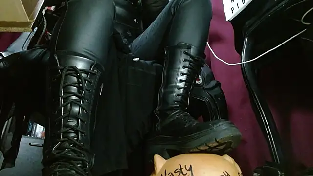 MeGoddesSara online show from 07-11-26, 08:31