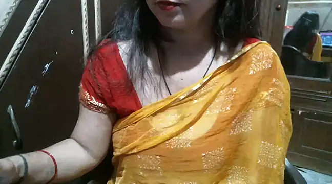 Snapshot of UrsMansi chatting on 03-08-25, 04:56 UrsMansi online show from 03-08-25, 04:56