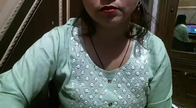 Snapshot of UrsMansi chatting on 03-18-25, 07:12 UrsMansi online show from 03-18-25, 07:12