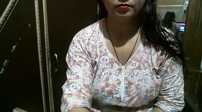 Snapshot of UrsMansi chatting on 03-09-25, 04:27 UrsMansi online show from 03-09-25, 04:27