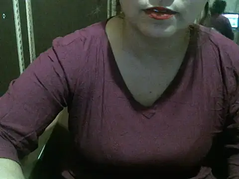 Snapshot of UrsMansi chatting on 10-24-25, 07:35 UrsMansi online show from 10-24-25, 07:35