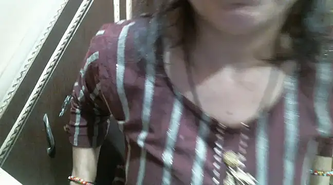 Snapshot of UrsMansi chatting on 03-01-25, 04:04 UrsMansi online show from 03-01-25, 04:04
