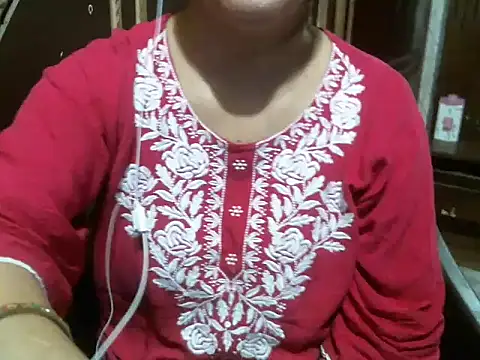 Snapshot of UrsMansi chatting on 09-10-25, 07:29 UrsMansi online show from 09-10-25, 07:29