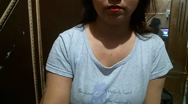 Snapshot of UrsMansi chatting on 02-14-25, 04:26 UrsMansi online show from 02-14-25, 04:26