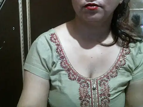 Snapshot of UrsMansi chatting on 10-13-25, 03:41 UrsMansi online show from 10-13-25, 03:41