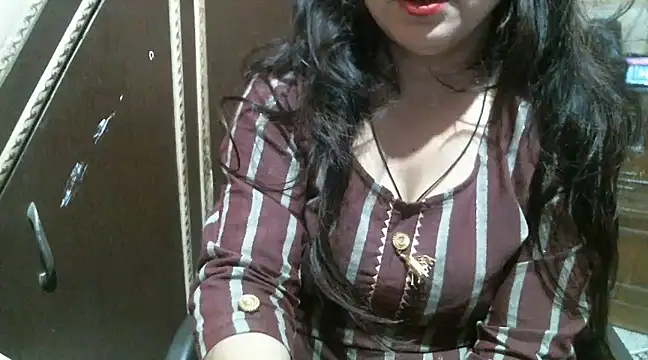 Snapshot of UrsMansi chatting on 03-07-25, 12:04 UrsMansi online show from 03-07-25, 12:04