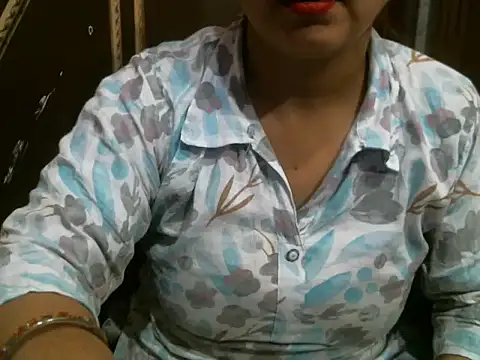 Snapshot of UrsMansi chatting on 10-18-25, 07:10 UrsMansi online show from 10-18-25, 07:10