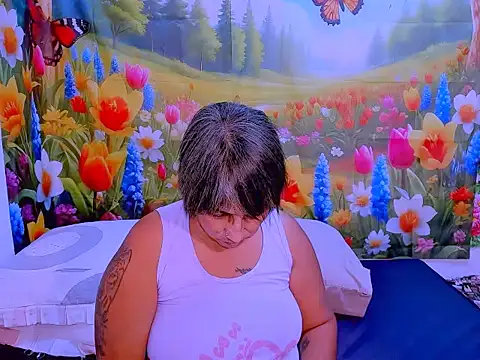 Snapshot of indianroxy chatting on 10-19-25, 04:10 indianroxy online show from 10-19-25, 04:10