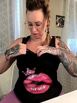 Snapshot of missjenn_x chatting on 11-03-25, 09:24 missjenn x online show from 11-03-25, 09:24