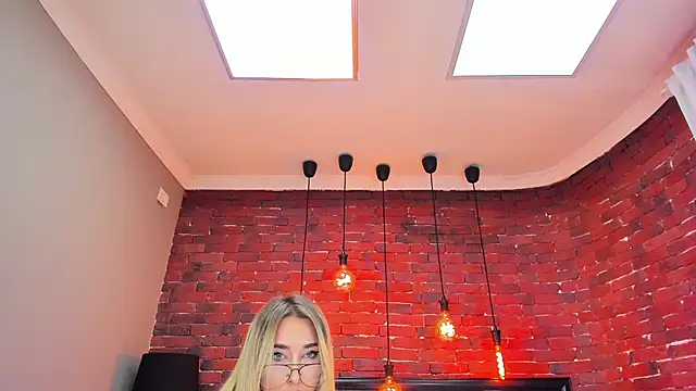 Snapshot of ChristynaRoss chatting on 11-15-25, 08:35 ChristynaRoss online show from 11-15-25, 08:35