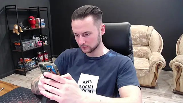 Snapshot of MihasikD chatting on 02-11-26, 12:27 MihasikD online show from 02-11-26, 12:27