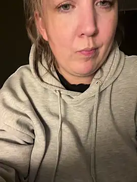 Anna Alexa online show from 12-17-25, 04:01