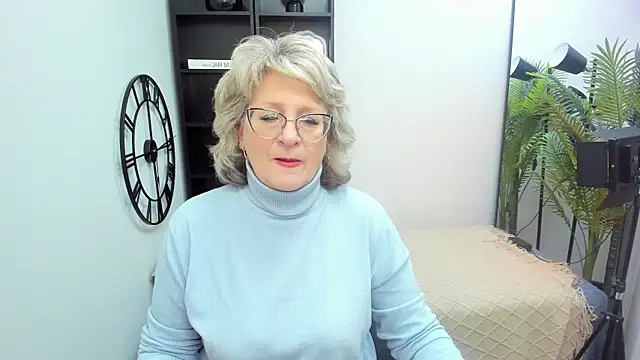 Snapshot of EvelynJoyful chatting on 05-04-26, 05:22 EvelynJoyful online show from 05-04-26, 05:22