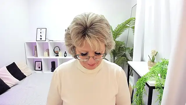 EvelynJoyful online show from 10-31-25, 05:37