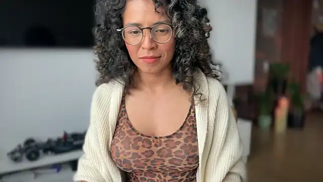 illaroom online show from 10-10-25, 08:42