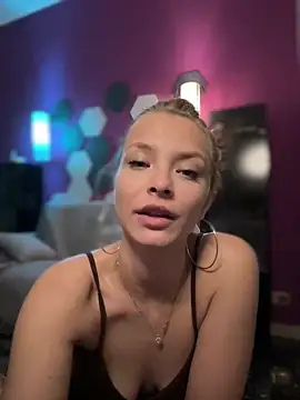 Snapshot of AnastasiaAniess chatting on 03-08-25, 04:50 AnastasiaAniess online show from 03-08-25, 04:50