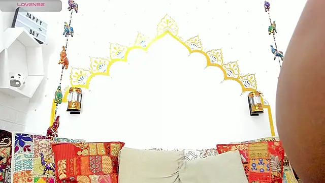 Snapshot of LadyNahir chatting on 02-15-26, 06:36 LadyNahir online show from 02-15-26, 06:36