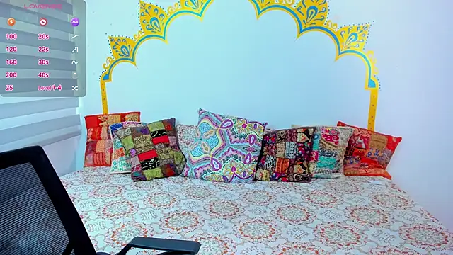 Snapshot of LadyNahir chatting on 01-12-26, 12:45 LadyNahir online show from 01-12-26, 12:45