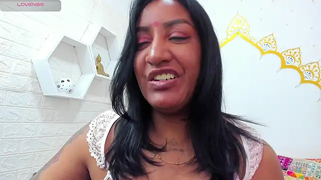 Snapshot of LadyNahir chatting on 01-18-26, 03:32 LadyNahir online show from 01-18-26, 03:32