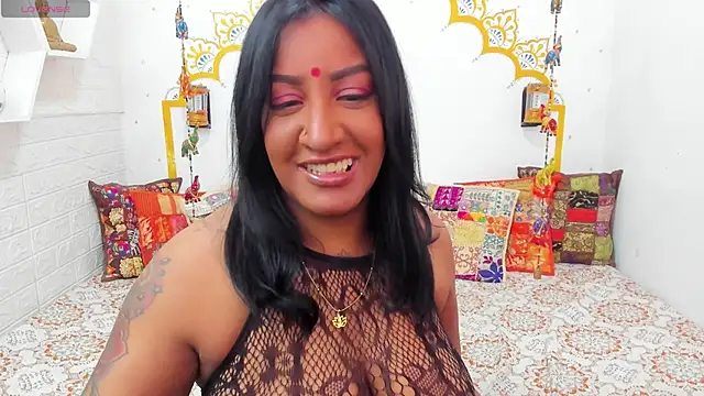 Snapshot of LadyNahir chatting on 02-25-26, 06:30 LadyNahir online show from 02-25-26, 06:30