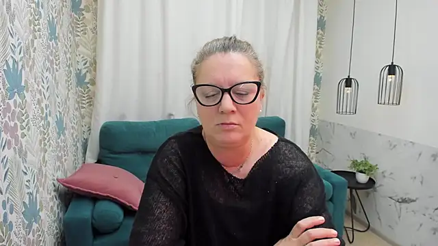 LeaPure online show from 04-12-26, 07:55