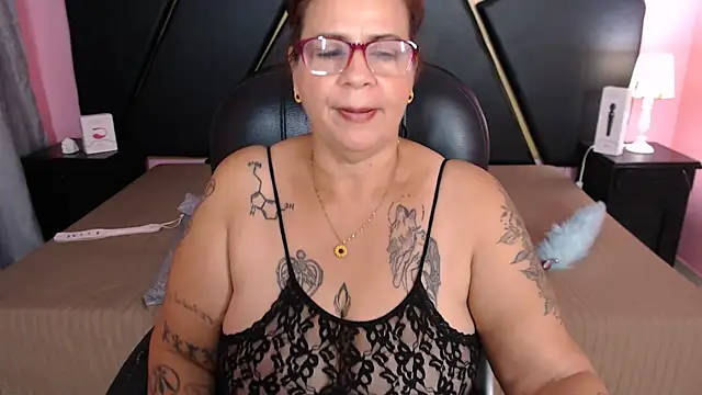 Snapshot of laura_riley chatting on 02-09-25, 06:01 laura riley online show from 02-09-25, 06:01