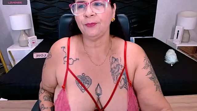 Snapshot of laura_riley chatting on 09-23-25, 03:41 laura riley online show from 09-23-25, 03:41