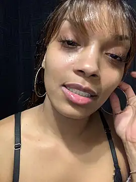 Snapshot of Rakiyahcharms chatting on 02-06-26, 03:57 Rakiyahcharms online show from 02-06-26, 03:57