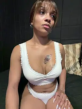 Snapshot of Rakiyahcharms chatting on 06-20-26, 03:17 Rakiyahcharms online show from 06-20-26, 03:17